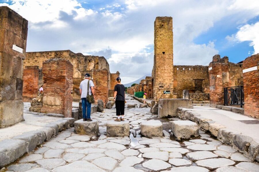 Pompeii: Skip-the-Line Ticket with Audio Guide and Map - The Experience on the Ground