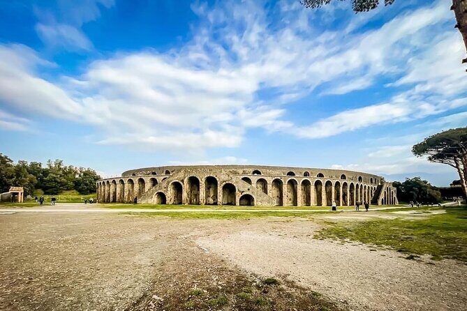 Pompeii tour with LOCAL GUIDE and SKIP THE LINE entrance - Authenticity and Practicalities