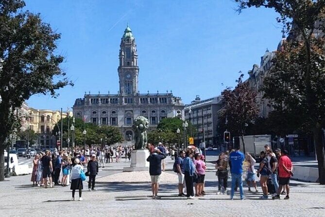 Port in 3 hours Photo & Flavors Secrets Tour - Who Should Consider This Tour?