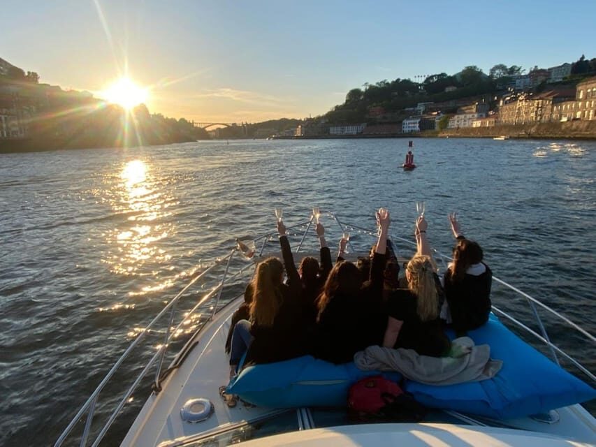 Porto: Douro River Cruise / Welcome Drink/with sunset option - What to Expect on the Water