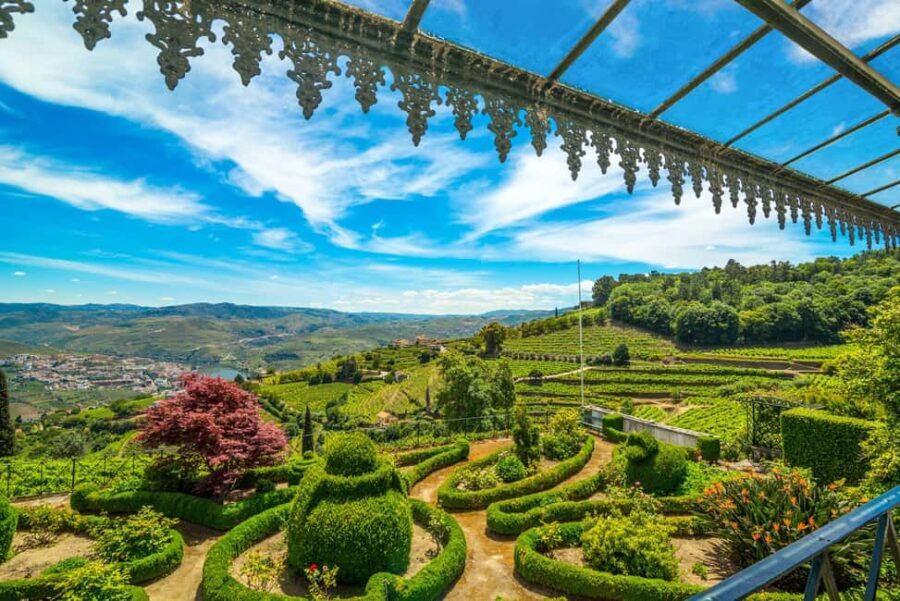 Porto: Private Cultural Lunch & Wine Tasting at Douro Valley - Arriving at Quinta de Santa Júlia: A Heritage Estate