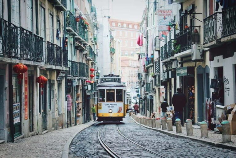 Portugal: An Epic North-to-South Journey - 7 Days - Starting Points and Overall Structure