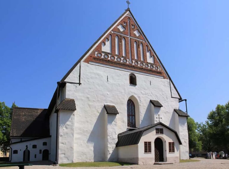 Porvoo Old Town&Riverside Heritage Guided Tour from Helsinki - A Well-Paced Journey into Finnish Heritage