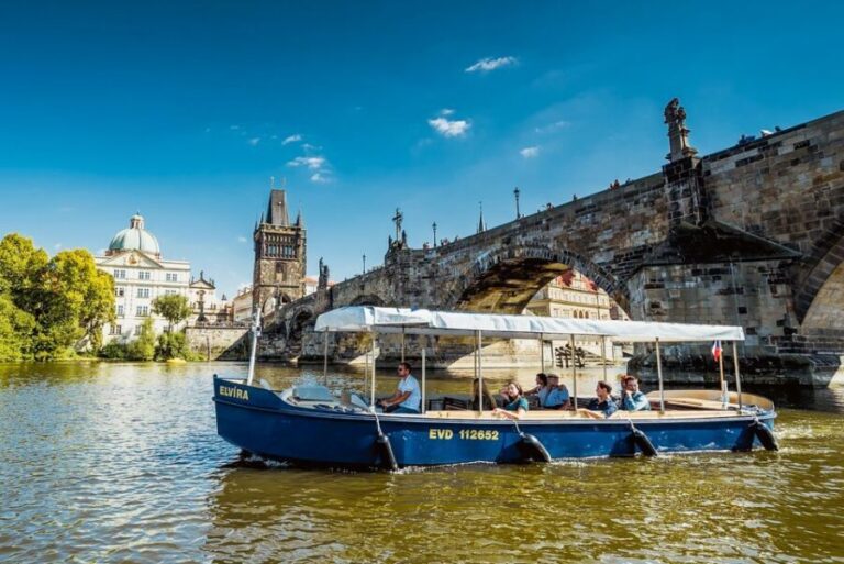 Prague: 45-Minute Sightseeing Cruise to Devil's Channel - The Experience in Winter and Summer