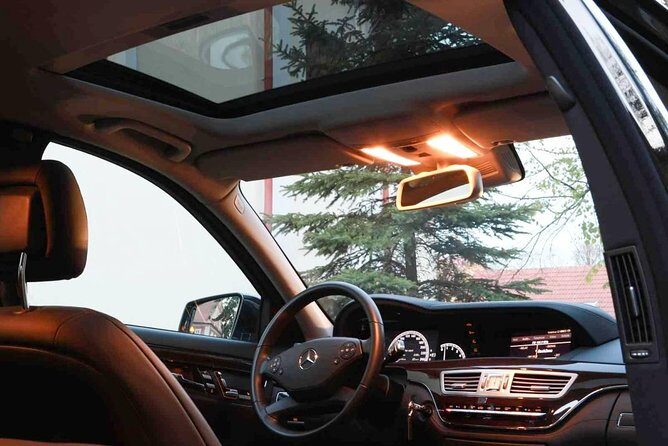 Prague airport luxury transfer by a Mercedes Benz S class - A Detailed Look at the Prague Luxury Airport Transfer