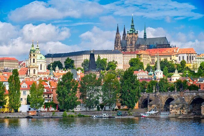 Prague Castle Walking Tour - The Overall Experience: Pros and Cons