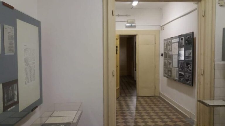 Prague: Gestapo Headquarters Tour in Spanish - Authenticity and Emotional Impact