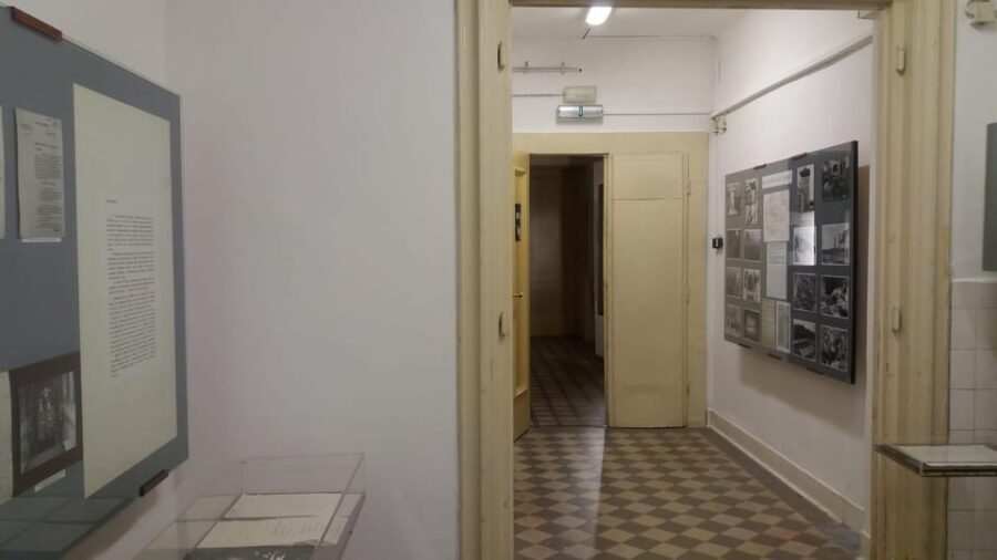 Prague: Gestapo Headquarters Tour in Spanish - Authenticity and Emotional Impact