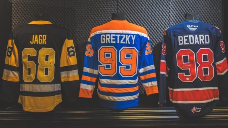 Prague: Hockey Cards Museum and NHL VR Experience Ticket - A Closer Look at the Museum and VR Experience