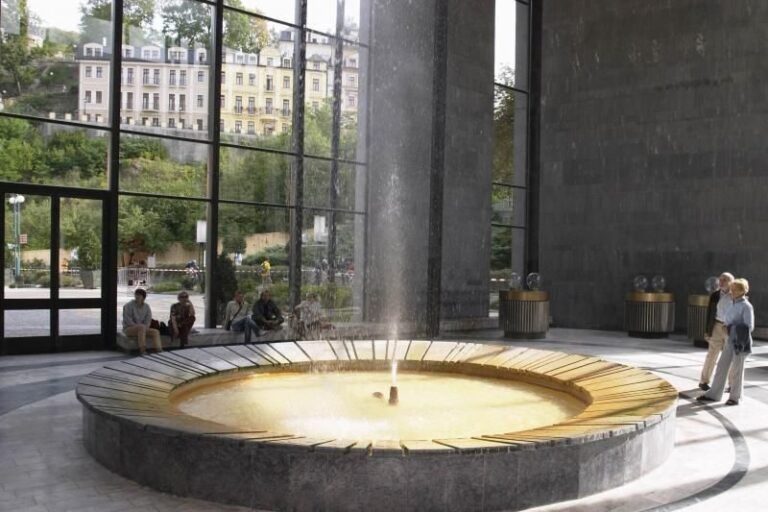 Prague: Karlovy Vary Tour with Lunch and Moser Museum Visit - In-Depth Review of the Experience