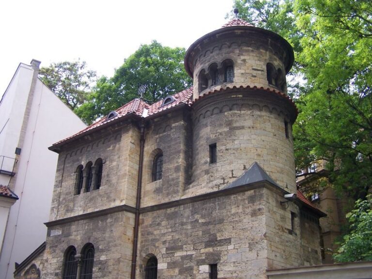 Prague: Old Town, Jewish Quarter & Astro Clock Walking Tour - An In-Depth Look at the Prague Highlights