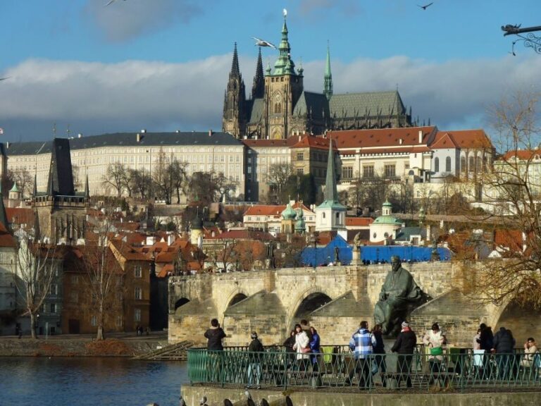Prague Sightseeing Tour with Lunch - Exploring Prague Castle and Loreta