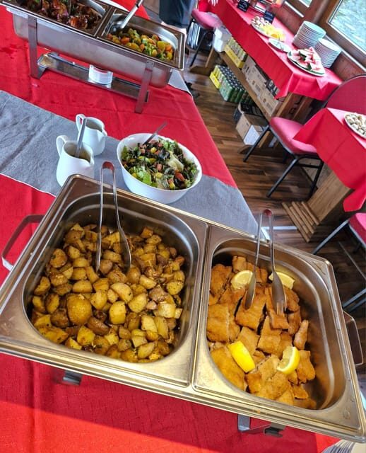 Prague: Valentine's Day Cruise with Dinner and Prosecco - The Itinerary Breakdown