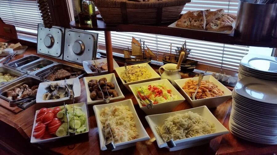 Prague: Vltava River Evening Dinner Cruise - Who Should Consider This Tour?