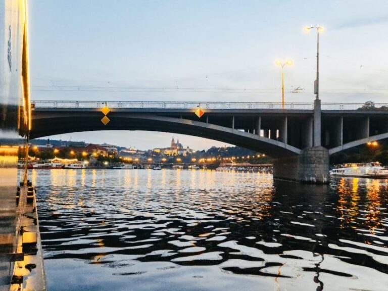 Prague: Vltava River Night Cruise with Buffet - Why This Tour Works Well