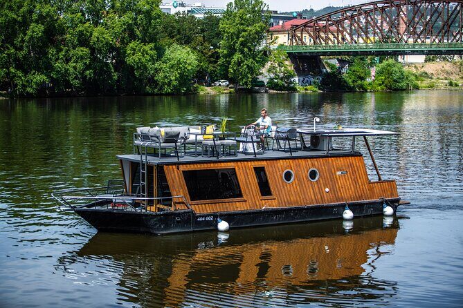 Prague YachtBoat CLASSIC cruise with Unlimited Beer or Prosecco - FAQ