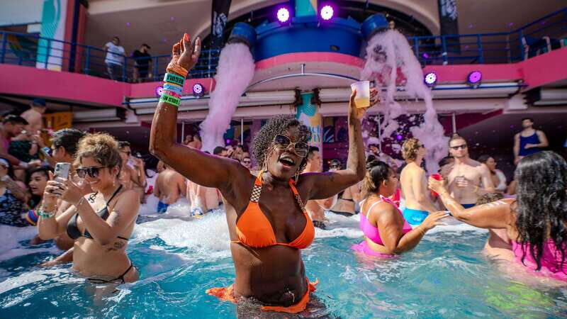 Premium Beach Party Coco Bongo - Who Will Love This Experience?
