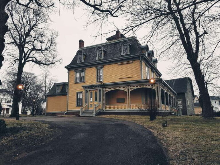Prince Edward Island: Small Group Charlottetown Walking Tour - An In-Depth Look at the Charlottetown Walking Tour