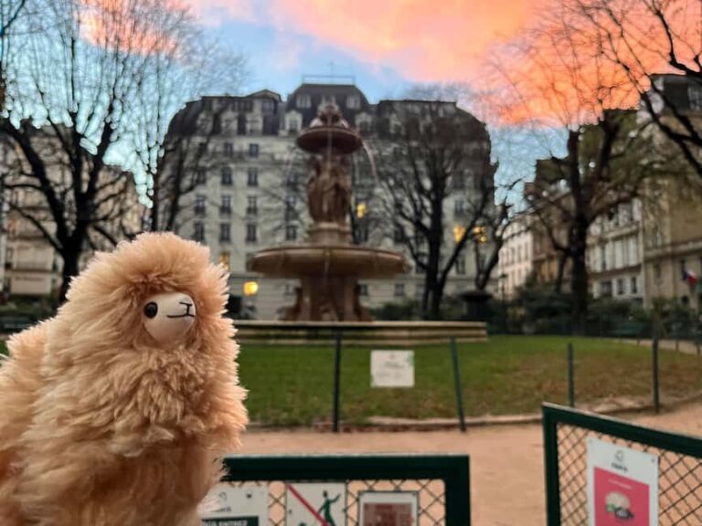 Private 2-3 hours Montmartre walking tour - Timeless charm - Practical Details and What to Expect