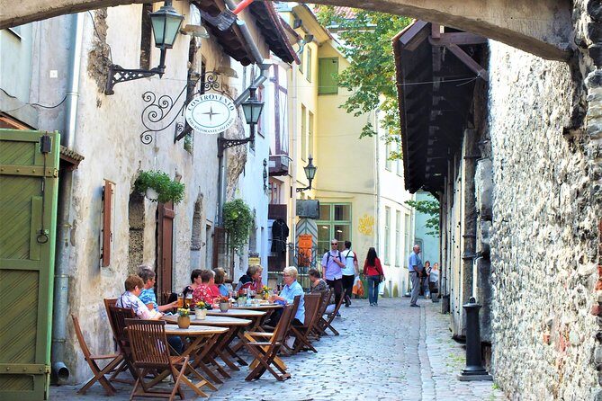 Private 2.5-Hour Tour of Tallinn Old Town in a Spacious Mercedes Minivan - FAQ