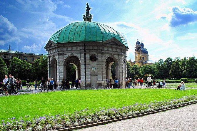 Private 4.5 hour city tour of Munich with driver/guide - The Guide’s Role: Knowledge and Flexibility