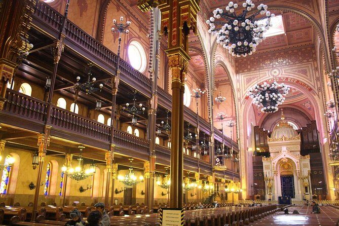 Private 4-hour Walking Tour of Budapest with official tour guide - Authentic Experiences and Authenticity