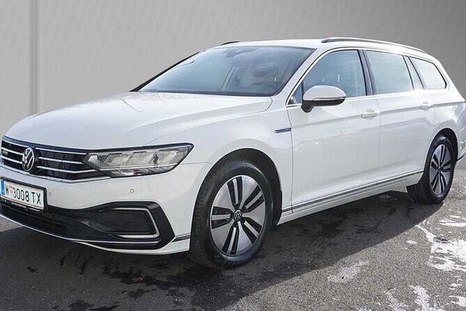 Private Airport and City Transfer in Panoramic Roof Station Wagon - What to Expect from Your Vienna Private Transfer