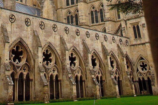 Private Archaeologist Guided Tour Stonehenge, Salisbury & Avebury - Who Should Consider This Tour?