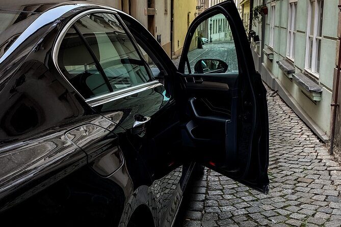 Private ARRIVAL Transfer by LIMOUSINE 3+1pax - A Detailed Look at the Private Limousine Transfer Experience
