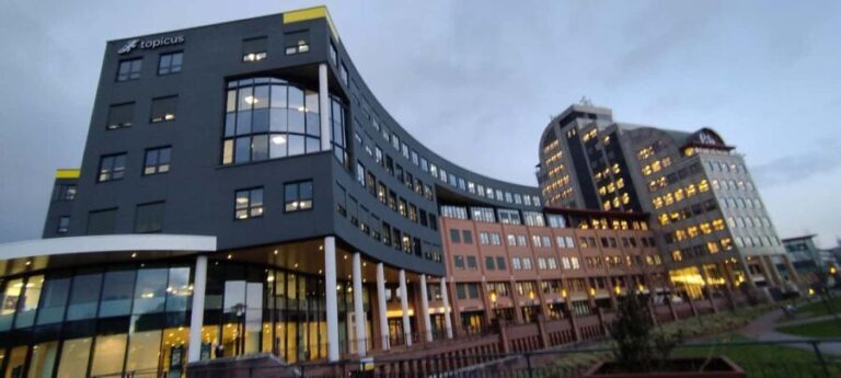 Private Berlin by Evening/Night Minivan, Driver aand Guide - Who Will Love This Tour?