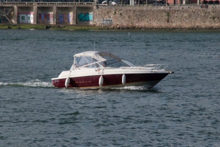 Private Boat Tour 6 Bridges 1h30, group price up to 6px - Detailed Itinerary Breakdown