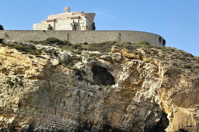 Private boat tour of the island of Ortigia and the sea caves - A Detailed Look at What to Expect