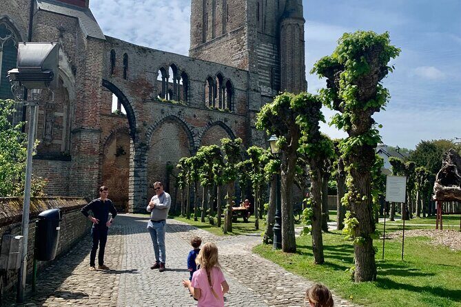 Private Bruges Countryside Cycling Tour to Damme with Guided Walk - The Guides and Their Impact