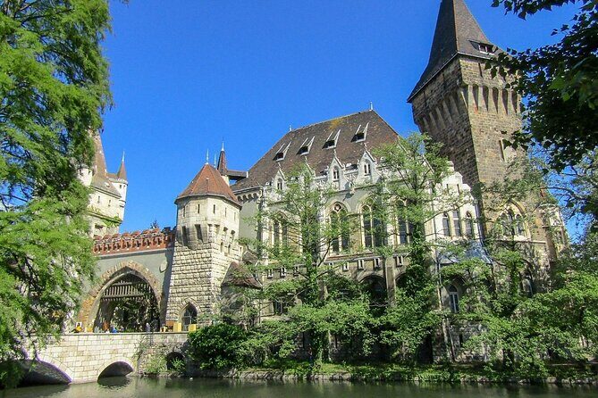 Private Buda and Pest tour by car with professional guide - Analyzing the Cost and Value