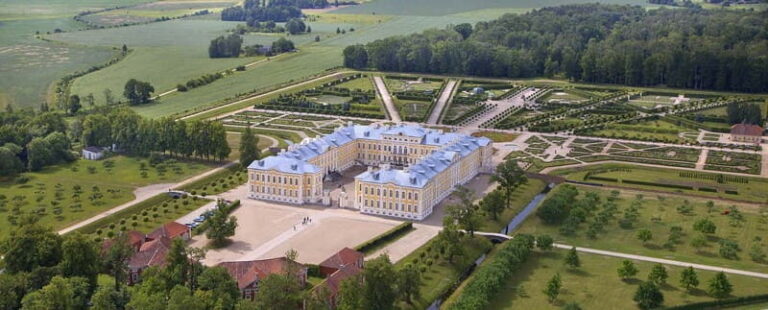 Private Castle tour from Riga:Rundale, Bauska+Hill of Cross - A Sacred Stop: Hill of Crosses