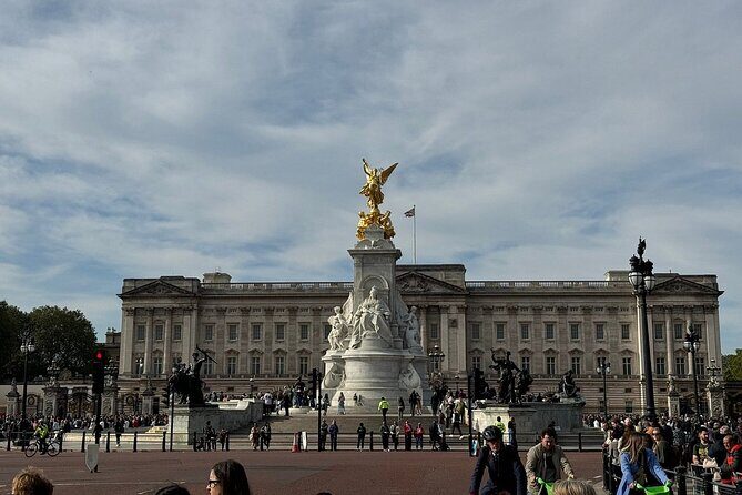 Private Changing of the Guard Experience - Beyond the Guard: A Mini Walking Tour of Royal London
