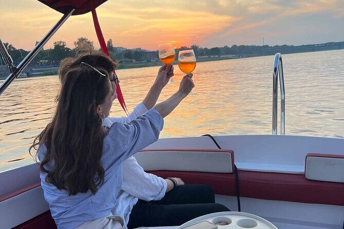Private Cruise on Vistula in Warsaw for 9 with our Helmsman - Who is This Tour Best For?