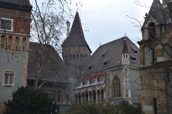 Private Guided Full Day Budapest Tour with Hidden Gems - Who Should Consider This Tour?