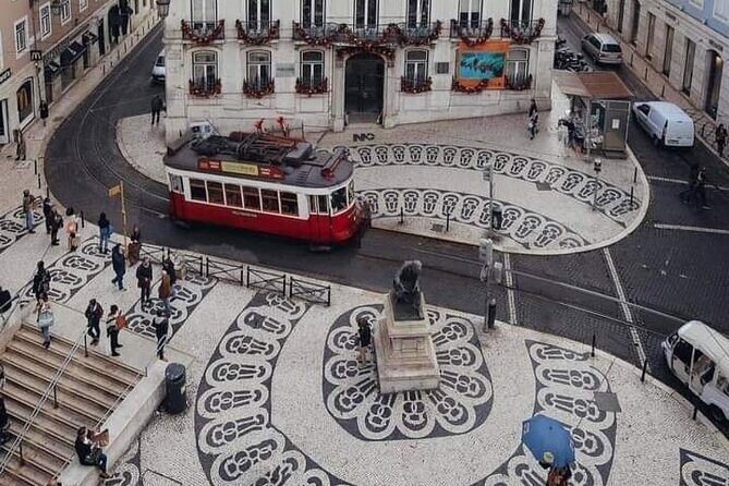 Private Half Day Tour to the City Center of Lisbon - The Cultural & Scenic Finale: The Lisbon Story Center and Augusta Arch