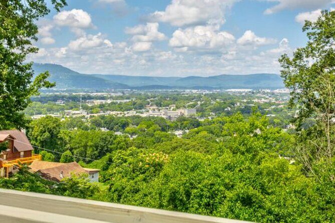 Private Helicopter Tour over South Chattanooga TN - Private Helicopter Tour over South Chattanooga TN: A Clear View from the Sky