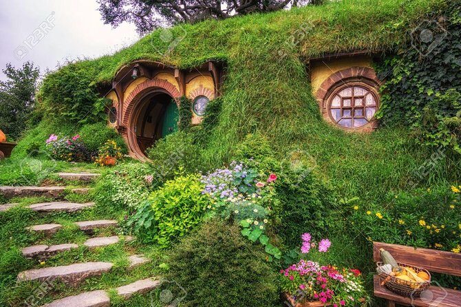 Private Luxury Tour From Auckland to Hobbiton Movie Set and Rotorua for couples - Who Is This Tour Best For?