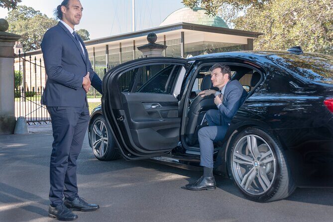 Private Luxury Transfer from Perth CBD to Perth Airport - In-Depth Look at the Experience