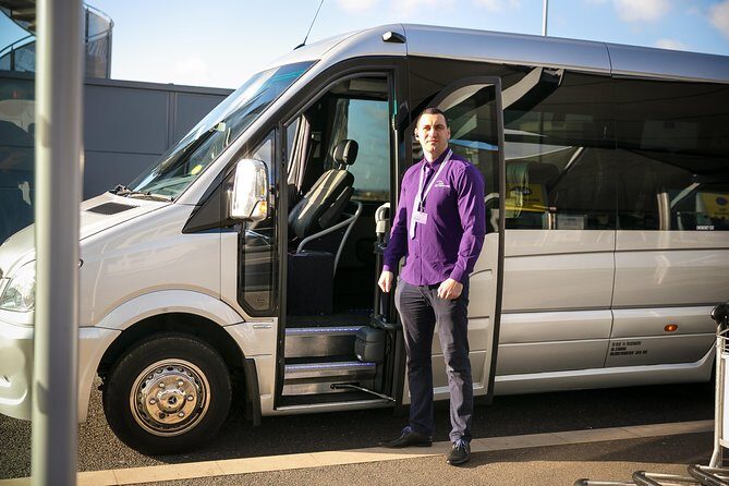 Private Minibus Arrival Transfer: Gatwick to Central London Airport - The Practicality of a Private Minibus Transfer