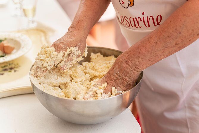 Private Pizza & Tiramisu Masterclass at a Cesarina's home with tasting in Matera - The Sum Up