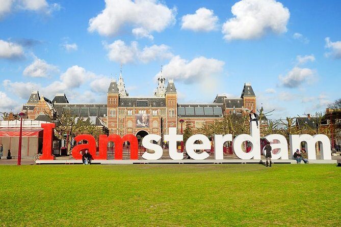 Private roundtrip transfer Schiphol Airport - Amsterdam - A Closer Look at the Experience
