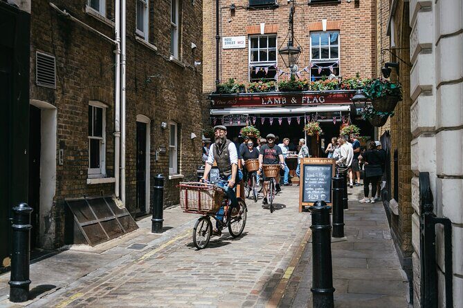 Private Royal London Bike Tour with pub & street art - Exploring London on Two Wheels: A Complete Breakdown