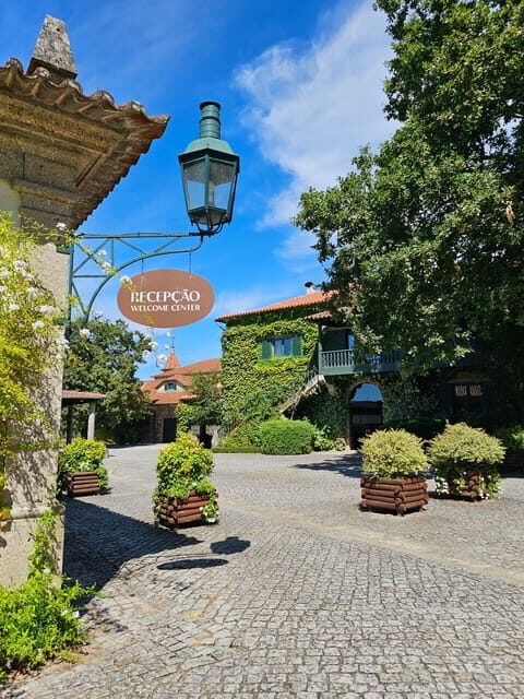 Private Sommelier Tour (Verde e Douro): 3 Wineries and Lunch - Authenticity and Value
