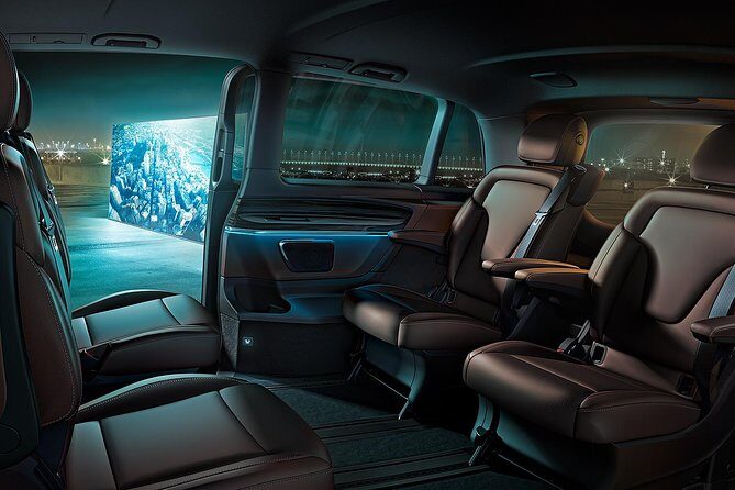 Private Taxi Service between Amsterdam and Schiphol Airport - Key Points