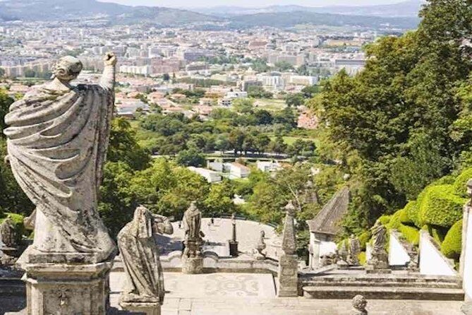 Private tour 3 days Fatima-Aveiro-Porto-Guimaraes-Braga-Santiago de Compostela - FAQs