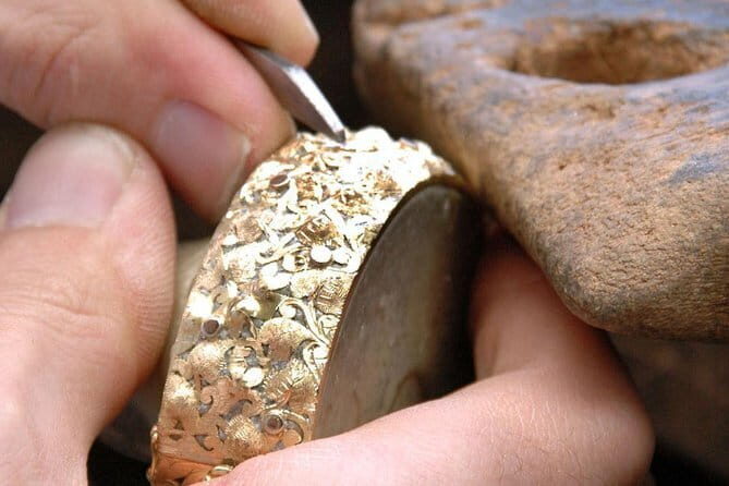 Private Tour Around Local Handcrafts - An Insider’s Look at Florence’s Artisan World